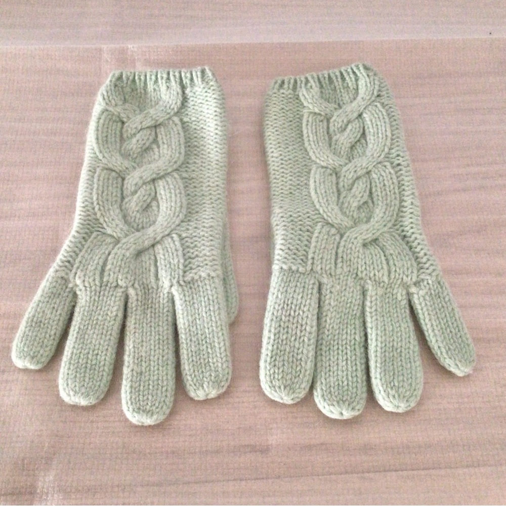 Gap Wool Blend Cable Knit Gloves